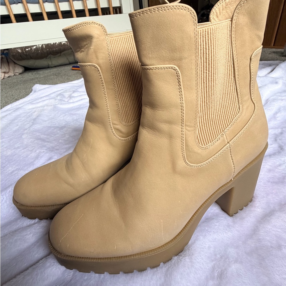Chinese Laundry Tan Platform Chelsea Boots Lug Sole Block Heel Women’s 9.5